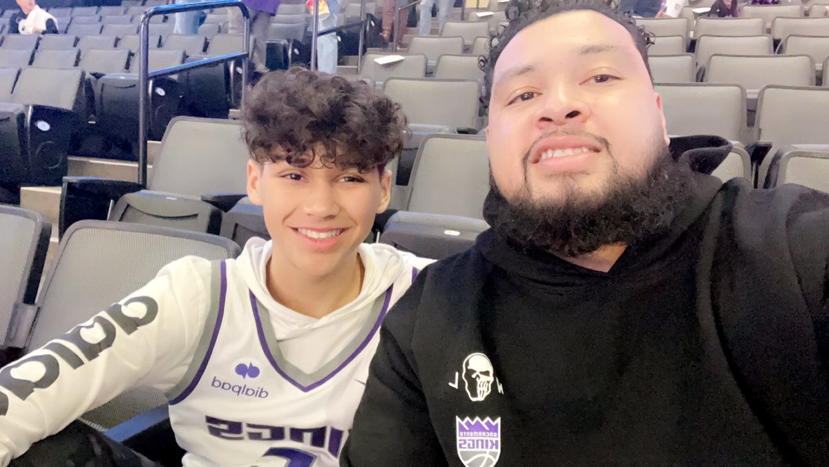 StevenC916's tweet photo. Kings lit that beam and I created some memories to last me the rest of my life with my mini me. https://t.co/Wrqgfhc2lQ