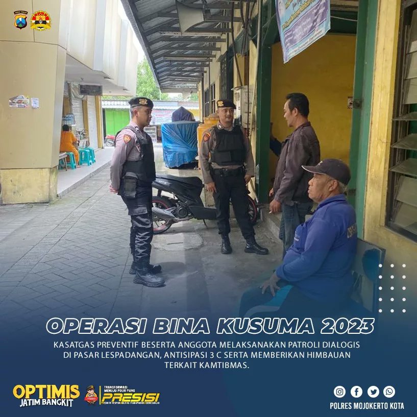 HendikTimoti's tweet photo. Operasi Bina kusuma

Kasatgas Preventif beserta anggota melaksanakan patroli dialogis di Pasar lespadangan, antisipasi 3 C serta memberikan himbauan terkait kamtibmas.
___
"Jadilah Polisi Yang Baik dan Jangan Sakiti Hati Masyarakat”
___
DM atau Tag @polres_mojokerto_kota
. https://t.co/HU8gsRGcT9