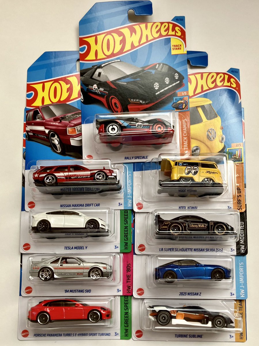 GarageMinicar's tweet photo. 3月発売の #ホットウィール をゲットしました‼️

初登場のRALLY SPECIALEは近未来的なデザインのラリーカーで、ランプポッドが特徴的です！
#マスタング SVOはサイドのデカールなど良い感じに80年代を醸し出しています。
コミカルにカスタムされた #ワーゲンバス のブラジル版KOMBIもキュートです！ https://t.co/SPCOEmFGid