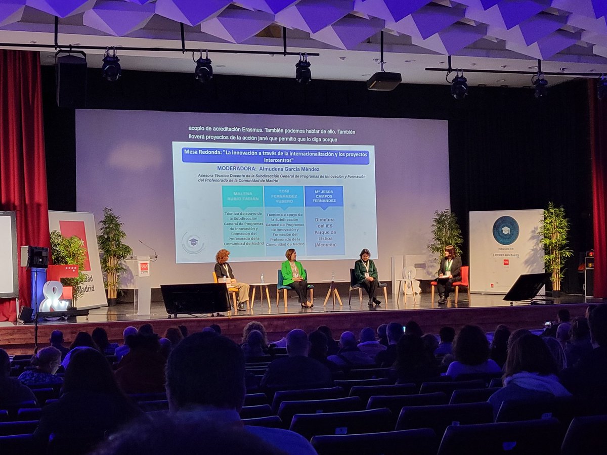 IsabelLop27's tweet photo. Comienza la segunda jornada de #CongresoLíderesDigitales con la mesa redonda a través de la internacionalización y los proyectos intercentro, atravesando los límites del aula. Conocer y dar a conocer lo que hace cada centro educativo. #IF_Cmadrid https://t.co/l99VVLLil0