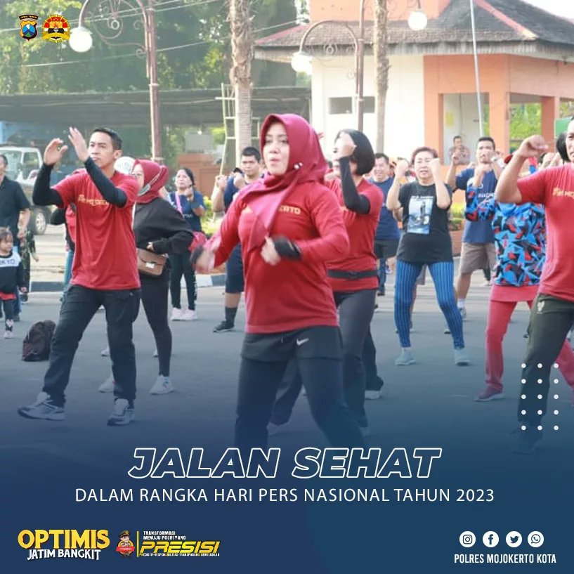 HendikTimoti's tweet photo. Kapolres Mojokerto Kota yang diwakili Kasi Humas ikuti jalan sehat dalam rangka HPN Tahun 2023.
___
"Jadilah Polisi Yang Baik dan Jangan Sakiti Hati Masyarakat”
___
DM atau Tag @polres_mojokerto_kota
.
#HPN
#JalanSehat
#PWIMojokerto
#Mojokerto
#PolresMojokertoKota
#humas https://t.co/FJWMNyTyxq