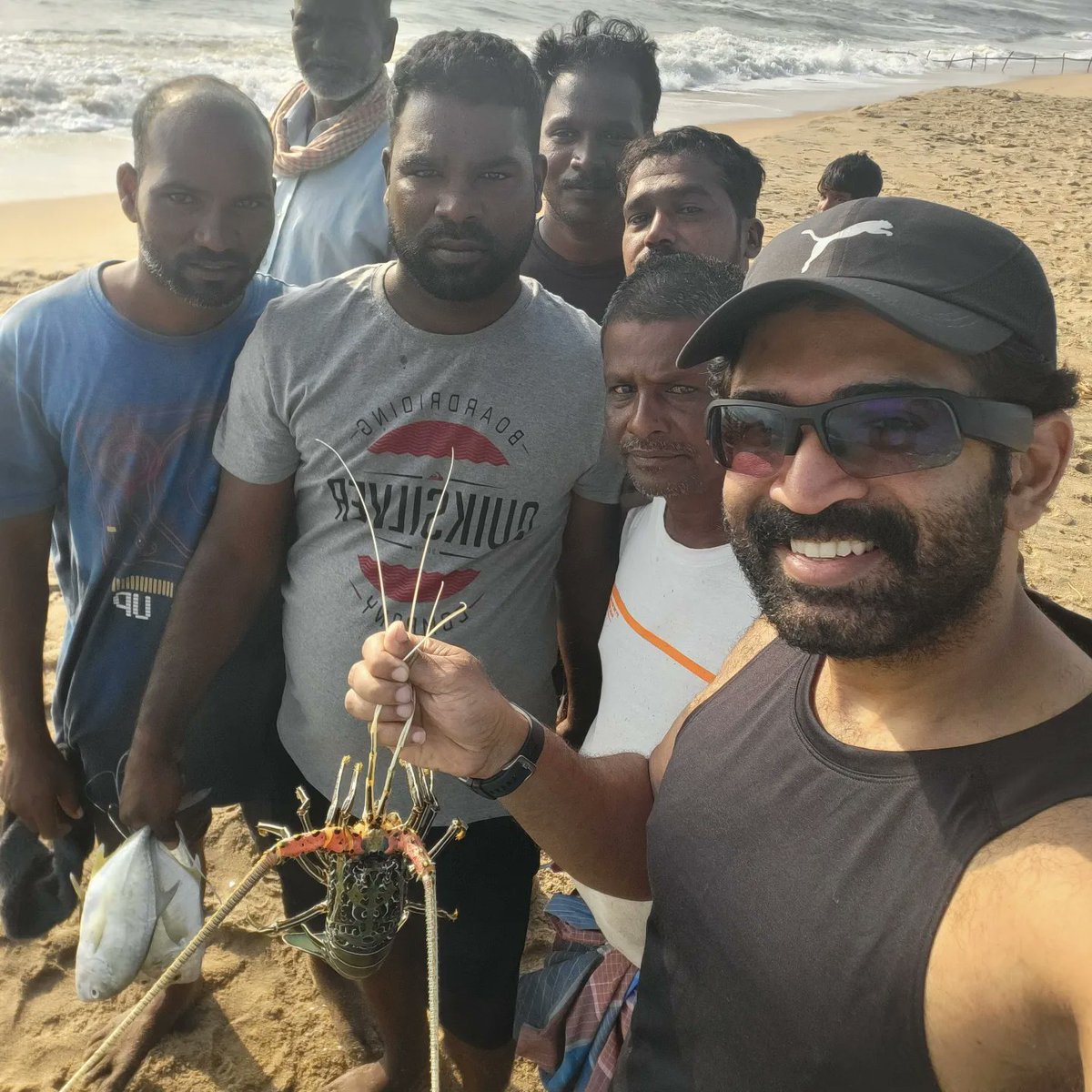 arunvijayno1's tweet image. An exciting &amp;amp; a wonderful morning with the lovely hardworking people!! My love and respect to all the fishermen and their families..🙏🏽❤️
Finding happiness with the simplest things is the key to life!! Spread love!!❤️🤗
#lifeisbeautiful #AV #autoride #happiness #sealife #fishermen
