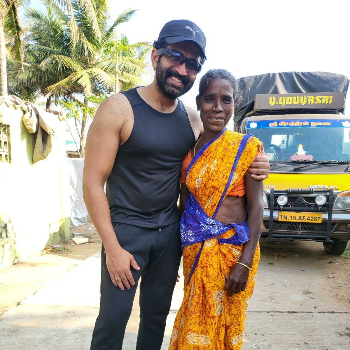 arunvijayno1's tweet image. An exciting &amp;amp; a wonderful morning with the lovely hardworking people!! My love and respect to all the fishermen and their families..🙏🏽❤️
Finding happiness with the simplest things is the key to life!! Spread love!!❤️🤗
#lifeisbeautiful #AV #autoride #happiness #sealife #fishermen
