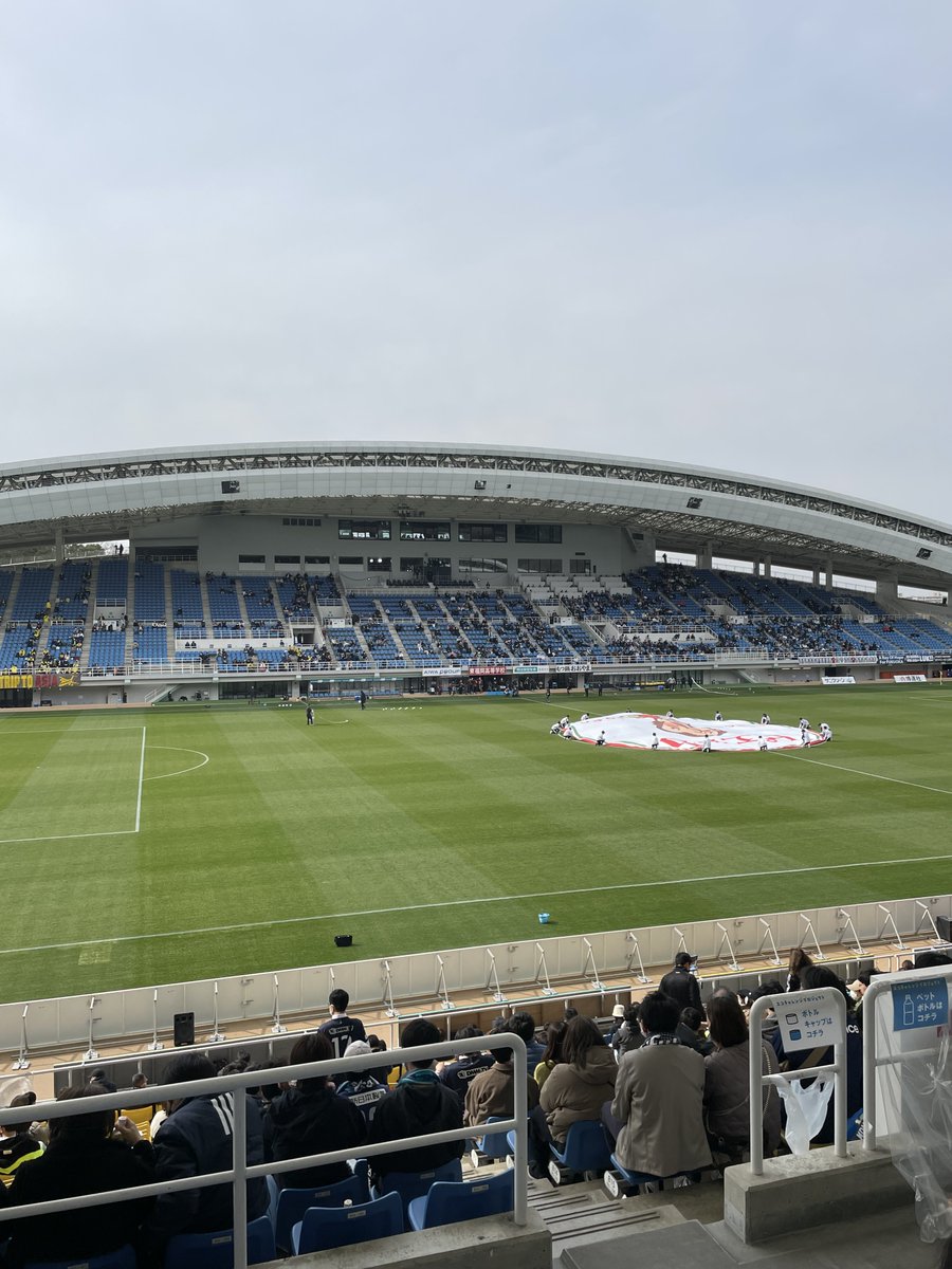 初めてのベスト電器スタジアム。
アビスパサポーターの応援迫力があった。
ここもサッカー専用スタジアム、沖縄にも早く欲しい。