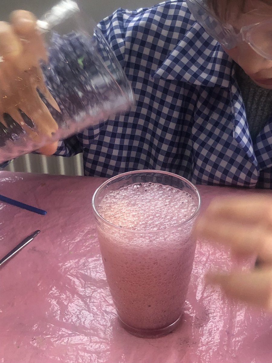 LearningLog1's tweet image. @laceygreenpa #LGPAScience Mixing chemicals to test their reactions!Sodium hydrogen carbonate helped make a blue mixture, tartaric acid helped make a red.Combining the two made a fizzing, foaming, purple liquid!