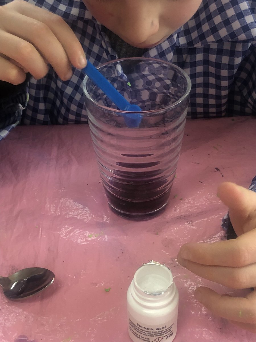 LearningLog1's tweet image. @laceygreenpa #LGPAScience Mixing chemicals to test their reactions!Sodium hydrogen carbonate helped make a blue mixture, tartaric acid helped make a red.Combining the two made a fizzing, foaming, purple liquid!