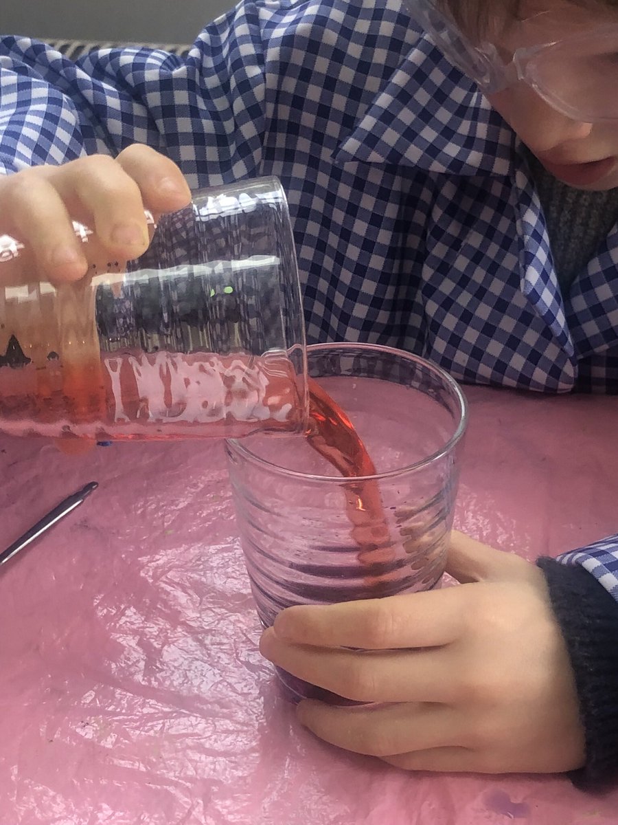 LearningLog1's tweet image. @laceygreenpa #LGPAScience Mixing chemicals to test their reactions!Sodium hydrogen carbonate helped make a blue mixture, tartaric acid helped make a red.Combining the two made a fizzing, foaming, purple liquid!