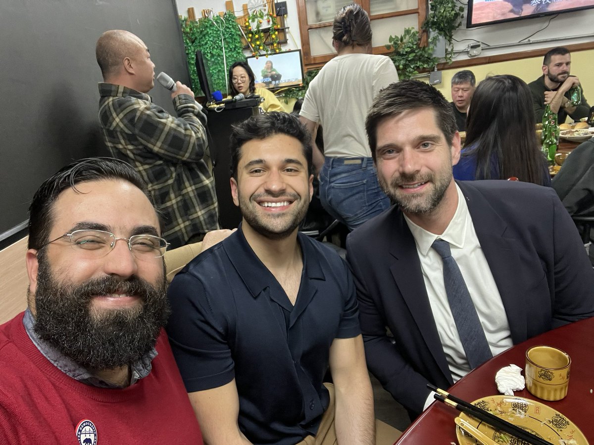 Bobakkabob37's tweet photo. Always a good time eating well and meeting new people at the #DearCommunity event called #ChinatownFridays 

Glad that my friend Joseph was able to partake in all the fun 🙃 https://t.co/wqDckbg2kN