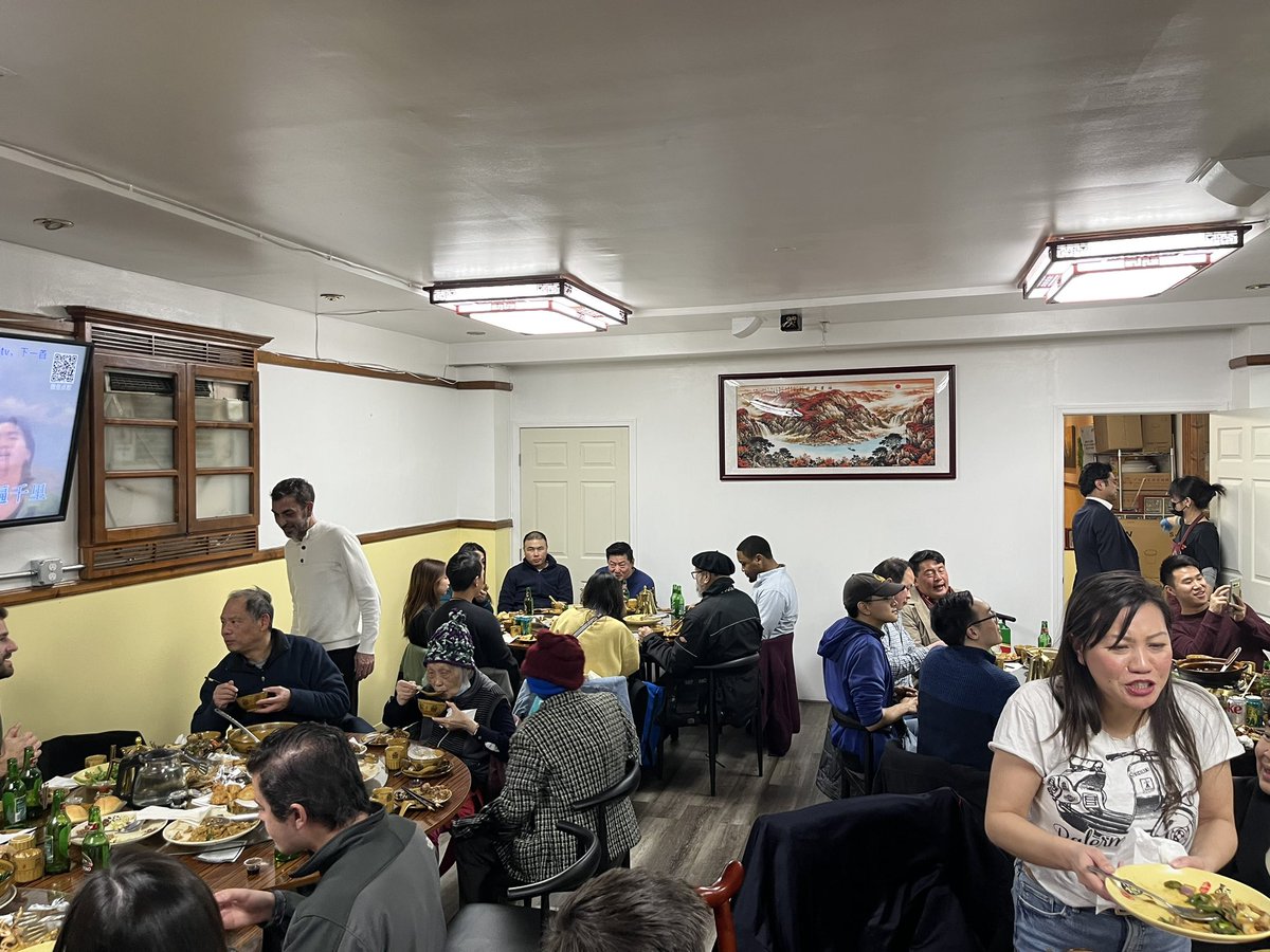 Bobakkabob37's tweet photo. Always a good time eating well and meeting new people at the #DearCommunity event called #ChinatownFridays 

Glad that my friend Joseph was able to partake in all the fun 🙃 https://t.co/wqDckbg2kN