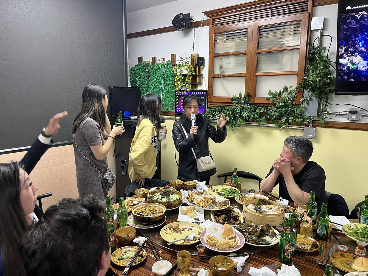 Bobakkabob37's tweet photo. Always a good time eating well and meeting new people at the #DearCommunity event called #ChinatownFridays 

Glad that my friend Joseph was able to partake in all the fun 🙃 https://t.co/wqDckbg2kN