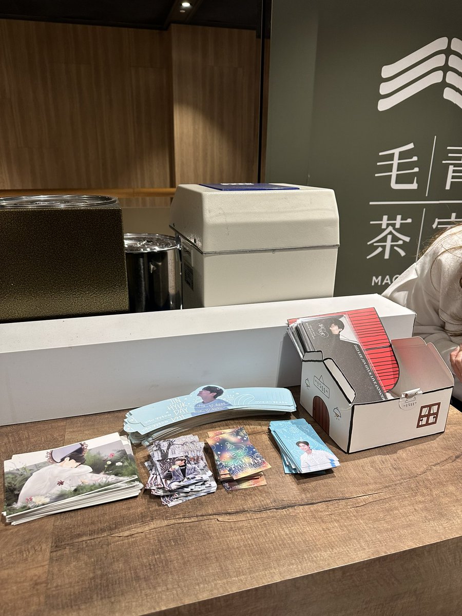 Fatbe_JHFactory's tweet photo. 應援物！！！

#이진혁 #진혁 #LeeJinHyuk #イジニョク #李鎮赫 #李鎭赫 https://t.co/OrWyHtKs1W