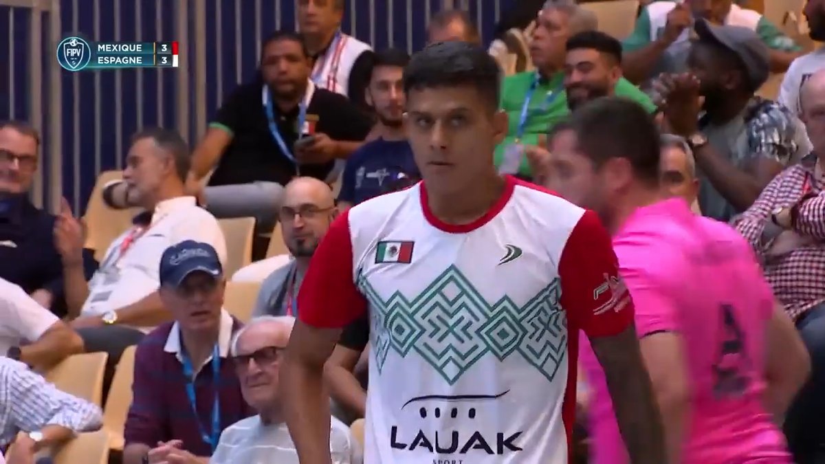 REL3VO's tweet photo. These are image captures from the official broadcast of the #Frontball World Championship held in Biarritz past October. Can you spot @aitorzumelzu @Jon_Cortazar inside the crowd? 📸 #FrontballPlanet #PS5 #PS4 #EntraEnJuego https://t.co/zeJlhEI04y