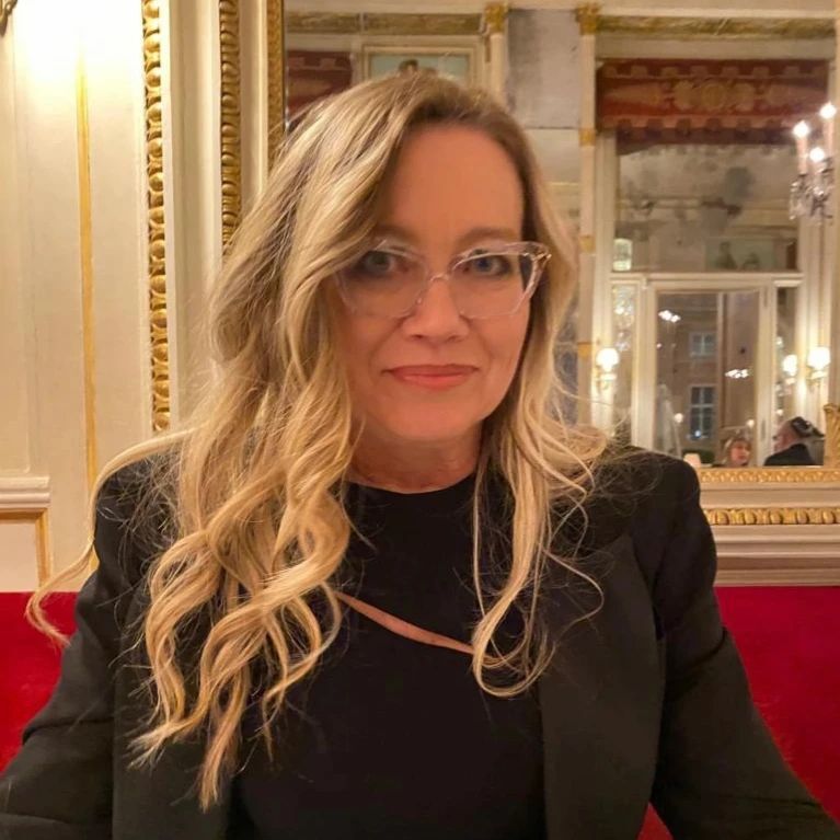 E si sto ancora festeggiando... 😉 e sta sera nel Ristorante più iconico di Torino ...proprio al tavolo di Cavour... ❤️ instagr.am/p/CpXEskqIiNt/