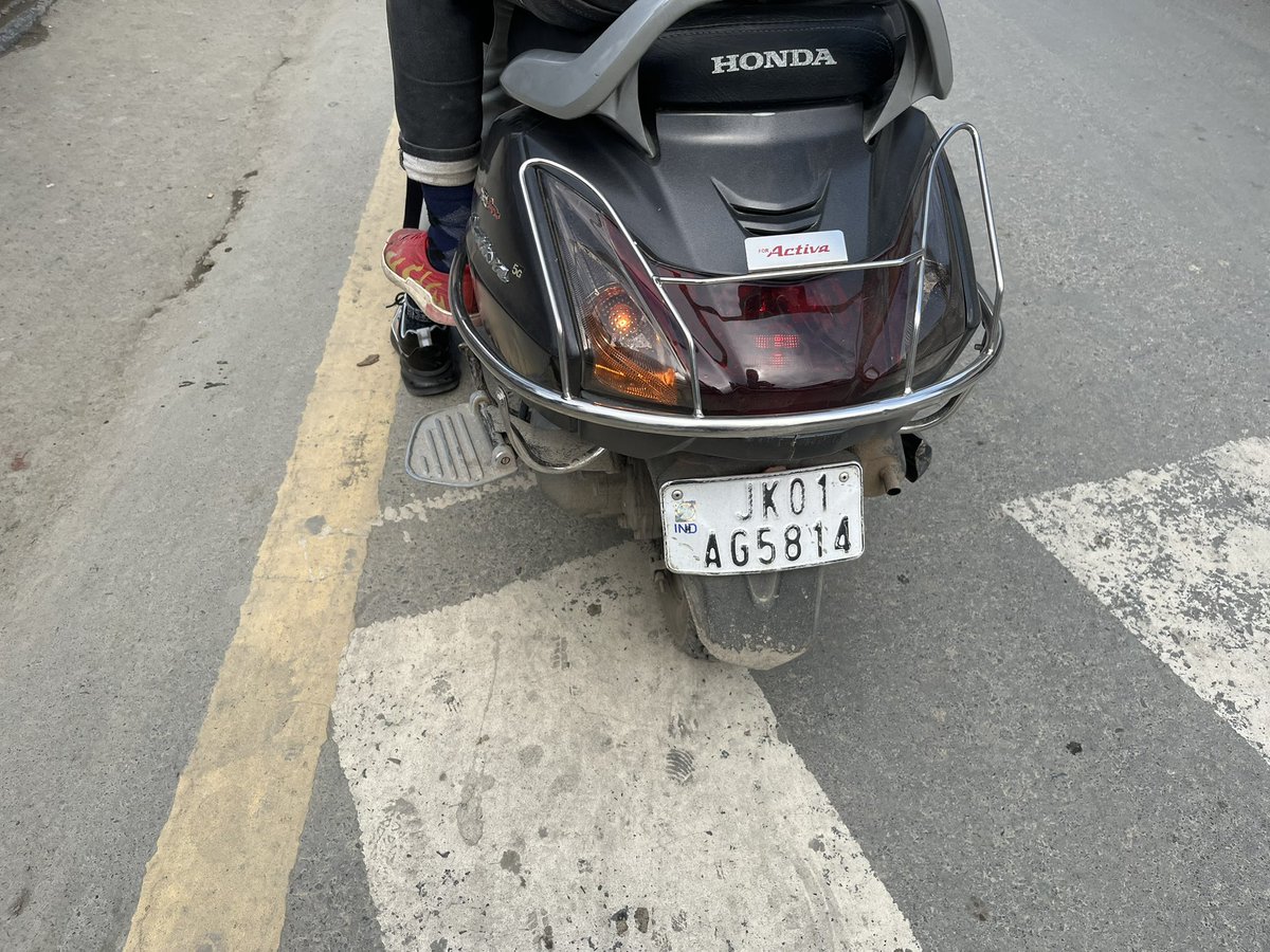 iamprocoder's tweet photo. In a disturbing incident, today at Dalgate Srinagar these two boys were continuously moving their scooty nearest to me. Which after a couple of minutes turned into eve teasing. Upon questioning their intention, these two young boys made lewd comments and gestures. (1/3) https://t.co/I9nxpe9BdH