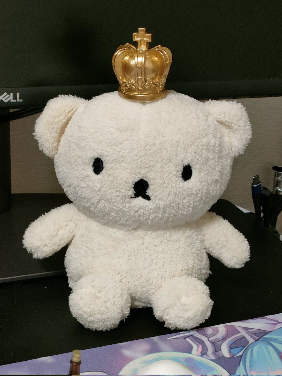 百均でちょこちょこと
王冠はレジン製で重い 