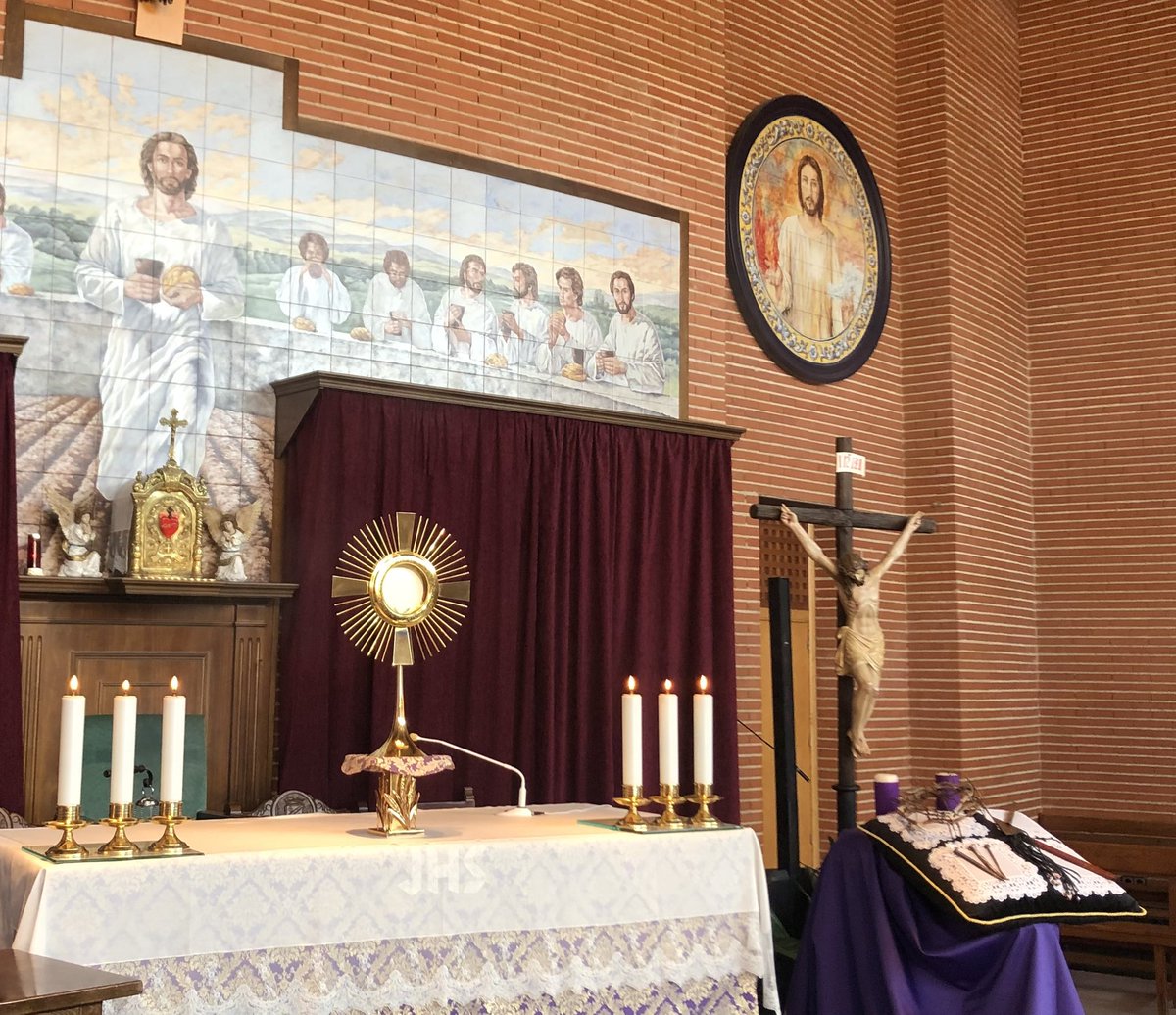 Empieza la cuarta jornada de nuestra Escuela de Nueva Evangelización, con Exposición del Santísimo y dando Gloria a Dios. #padresanti <a href="/comunfuegovivo/">Comunidad Fuego Vivo</a> <a href="/Pontifex_es/">Papa León XIV</a> <a href="/semimenorto/">S. Menor de Toledo</a> <a href="/seminariotoledo/">Seminario Mayor Toledo</a> <a href="/GuadalupeJubile/">Guadalupe Jubileo</a> <a href="/delfamiliatoled/">Deleg Familia y Vida Toledo</a>