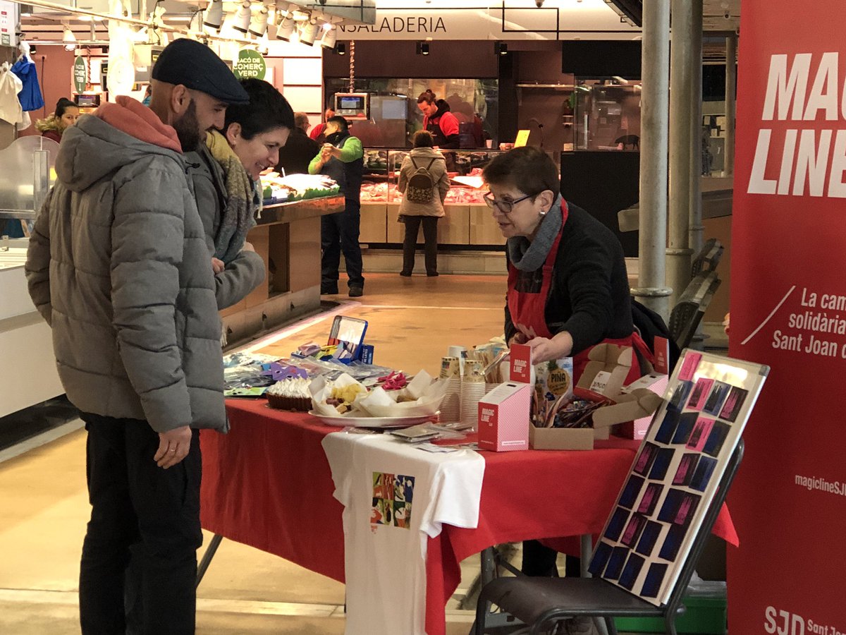 EscolaHoritzo's tweet photo. Avui estem al mercat de la Sagrada Familia amb la mobilització solidària #BML de Sant Joan de Déu #MagicLine https://t.co/bSfBQwXVBT