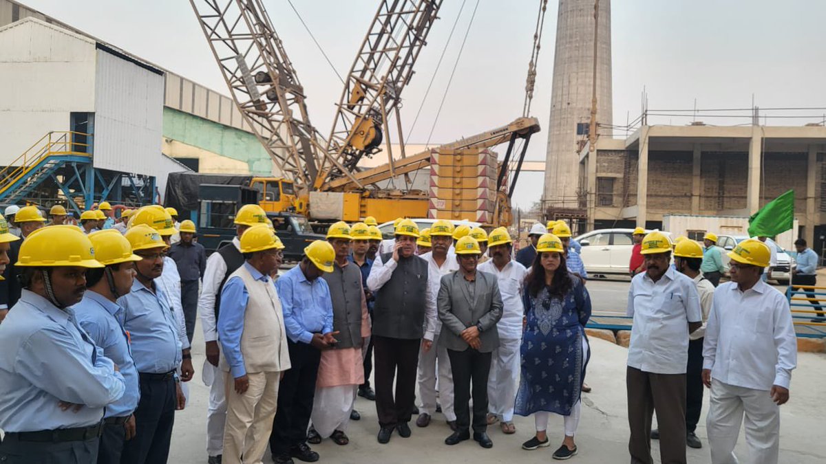 drusawasthi's tweet photo. Board of directors of IFFCO visiting the IFFCO Paradeep Unit. Complete operations of the plant was explained by Sh. @kjpatelparadeep, Unit Head to everyone. Sh. @Dileep_Sanghani ji, Chairman was also present during the entire visit. https://t.co/ixvQIcobZs