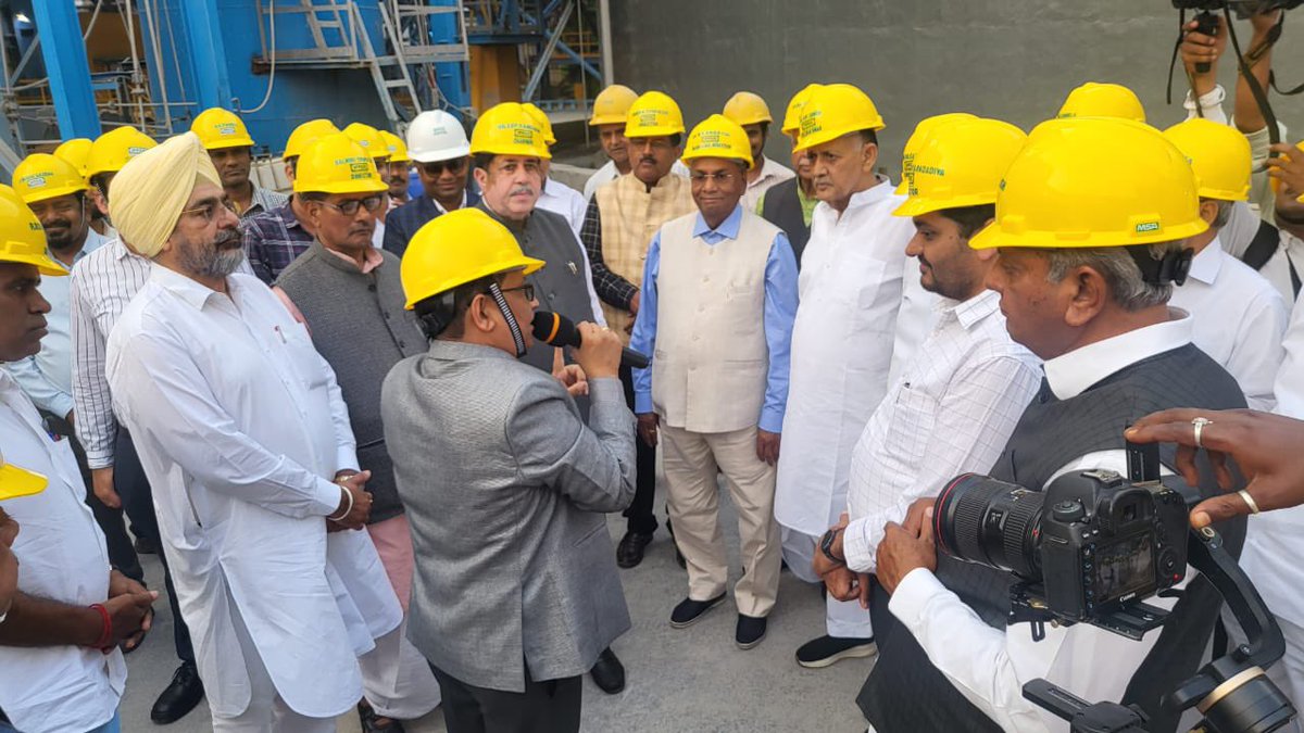 drusawasthi's tweet photo. Board of directors of IFFCO visiting the IFFCO Paradeep Unit. Complete operations of the plant was explained by Sh. @kjpatelparadeep, Unit Head to everyone. Sh. @Dileep_Sanghani ji, Chairman was also present during the entire visit. https://t.co/ixvQIcobZs