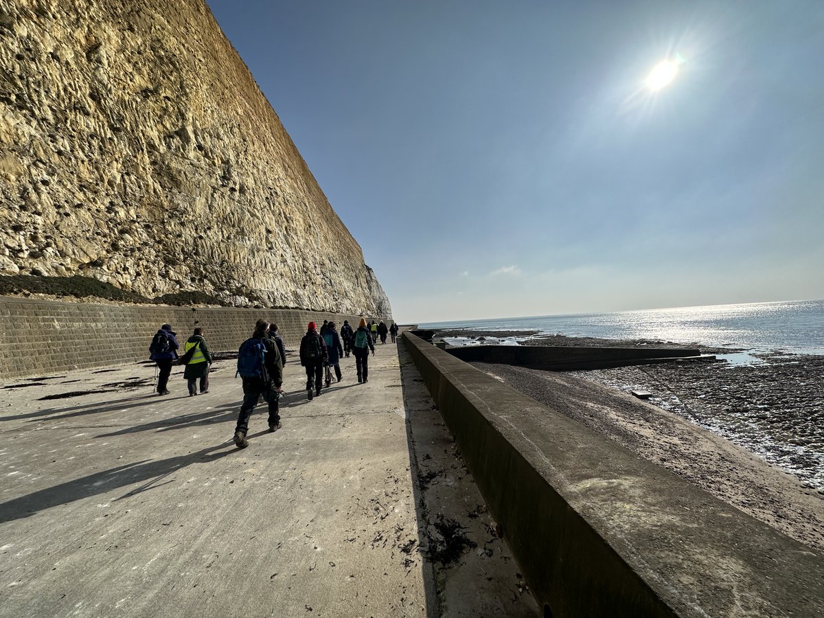 bahr_org_uk's tweet photo. Nice day for a walk by the sea! https://t.co/wwk54fZn5Q
