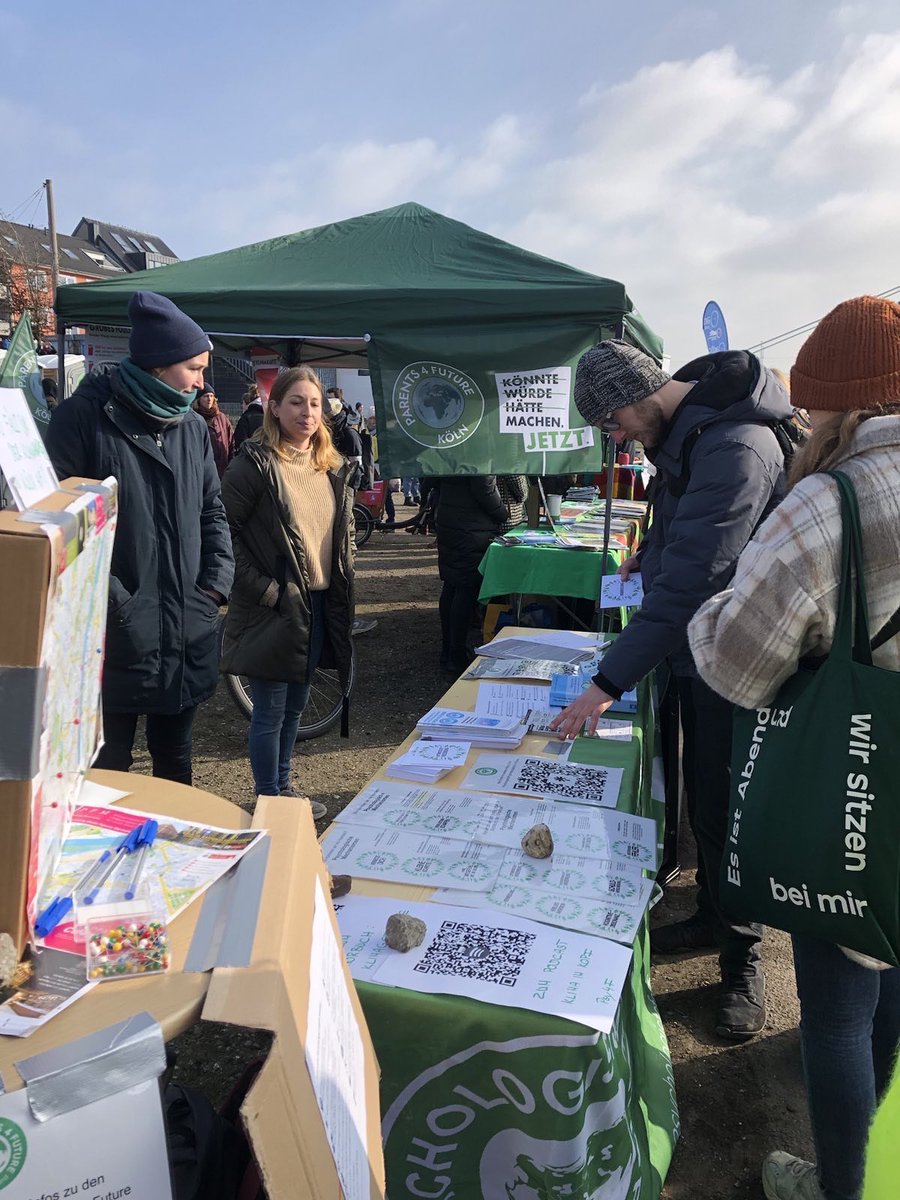 Psychologists4F's tweet photo. #Klimastreik in Köln mit interaktiver Karte: „Wo fällt dir der Klimawandel in Köln auf?“

#TomorrowIsTooLate https://t.co/J2iKb8yK9i