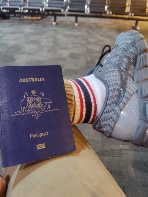Anyone want to guess which country I am visiting? https://t.co/GRNmnNR4x3