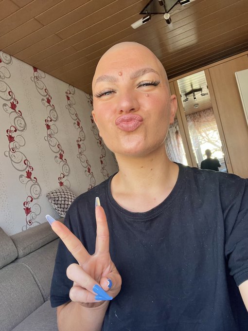 K&uuml;sschen auf 🥜 Hast du was sch&ouml;nes am Wochenende geplant?🌸 https://t.co/Pt6jOdN3Vm