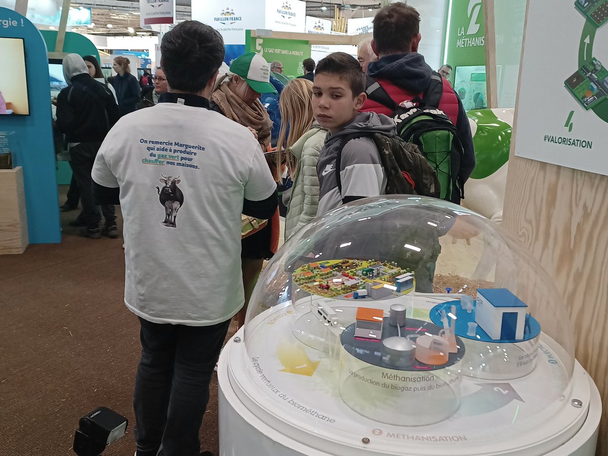 Déjà une belle affluence dès 10h ce matin sur le stand #GRDF au #SIA2023 ! 
Nos collaborateurs sont à votre disposition hall 4 pour répondre à toutes vos questions sur l'#Energie , #methanisation #GazVert