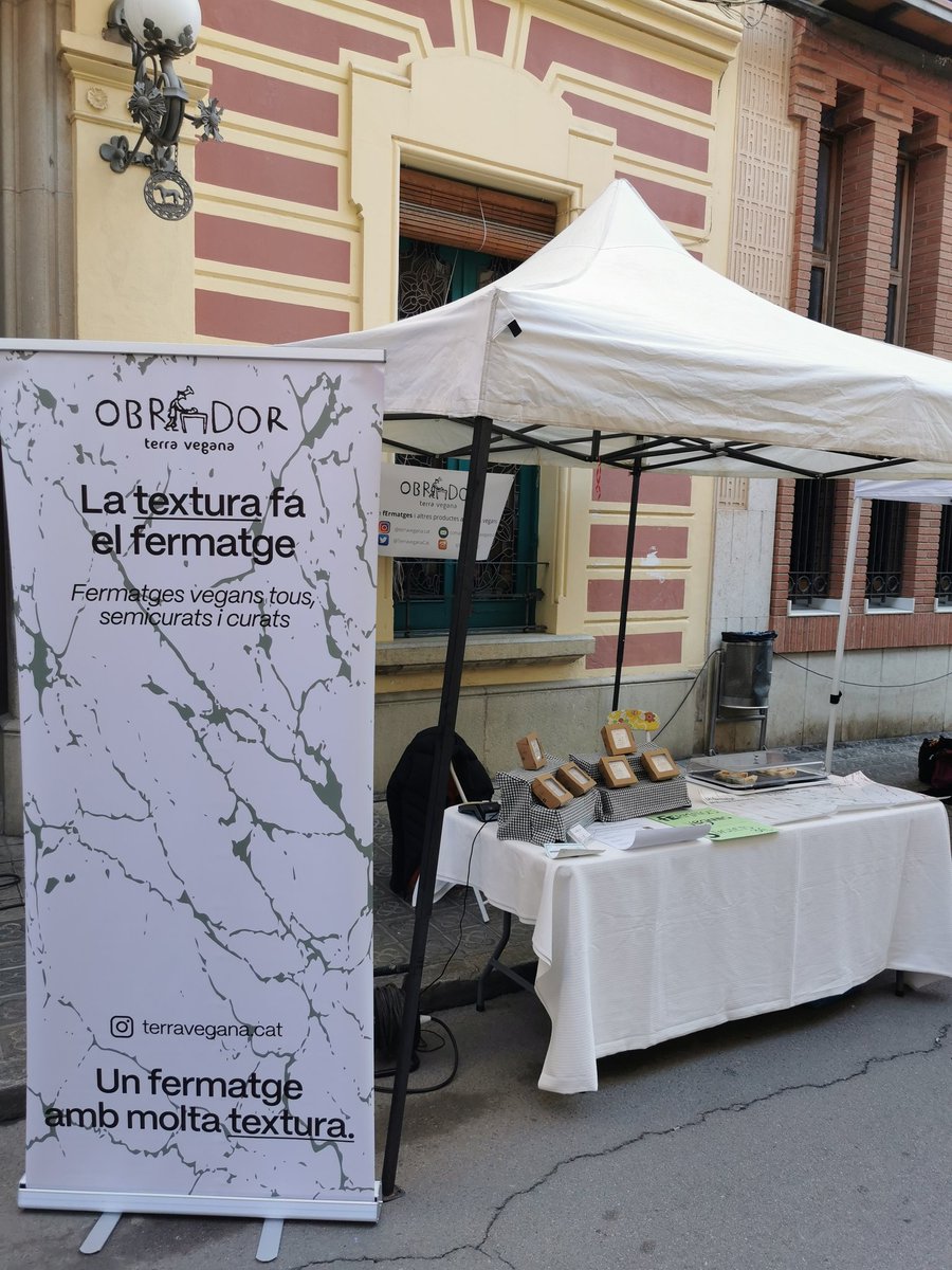 TerraveganaCat's tweet photo. Ja podeu passar pel c. Ample de Canet, on us esperem amb els nostres #fErmatges
🌱🧀🌱😋😋
#GoVegan #siguesvegà #plantbased #salvemelplaneta #estimaelsanimals #noplastic #ElPlaerDeMenjarSenseMaltractamentAnimal #formatgesVegans #fErmatges #fermentatsVegans #VeganismeOBarbàrie https://t.co/HfJILQDFLx