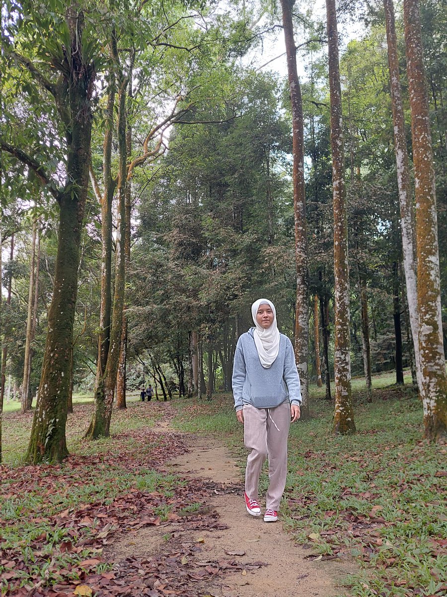 edania's tweet photo. Hari ni healing kat sini..sangat tenang dan ada nature vibe. Otw balik nampak Condo Hong-Kong tu. Best sape duk situ boleh lepak2 kat tasik permaisuri ni. Memang best sangat sebab tenang je kawasan tu https://t.co/SeYHiV9enw