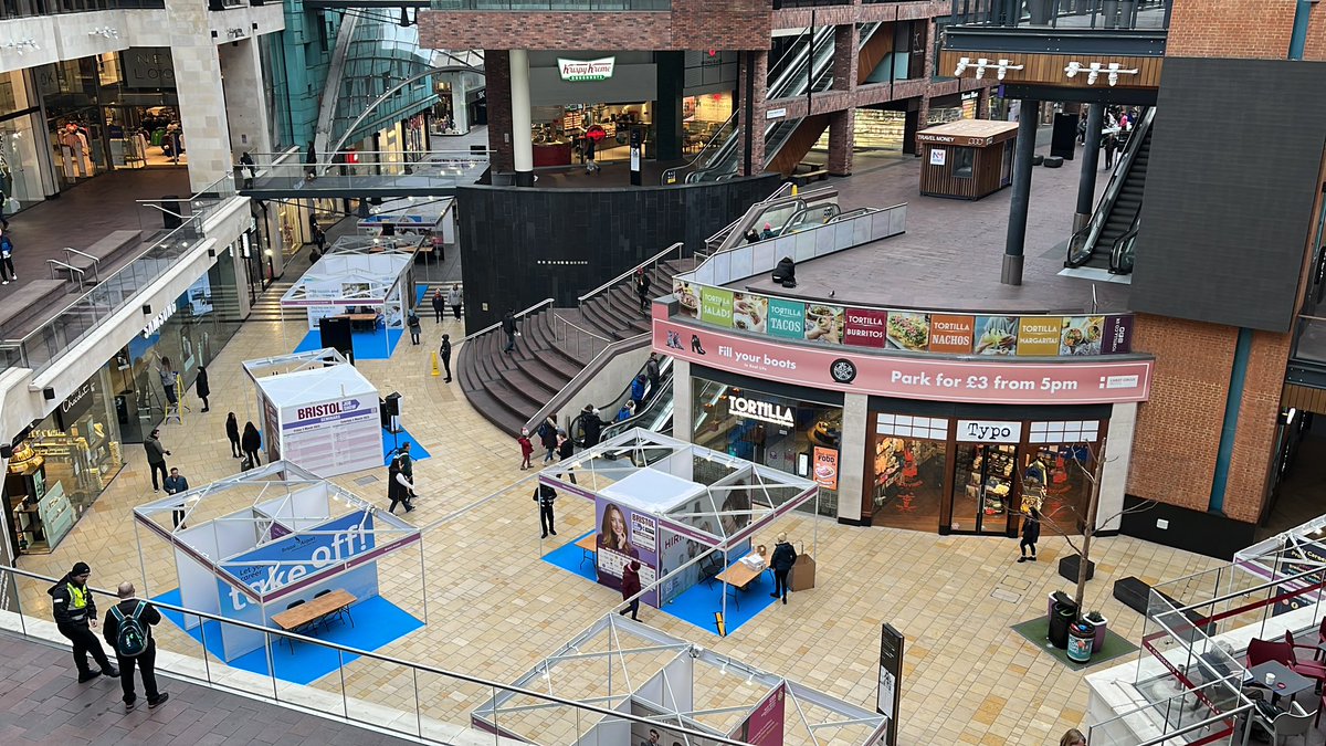 Ian_Screen_HR's tweet photo. Bristol Job Show today. The @ARAG_UK team are looking forward to meeting all the #job hunters and discussing our amazing #insurance opportunities #bristoljobshow #insurancejobs https://t.co/QS0at8DSTl