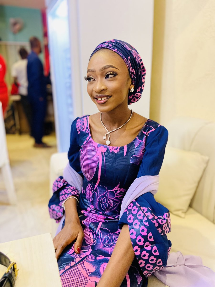 ___Aishatoo's tweet image. In frame: @__Khoobsurat 
MUA: @YaqubUmmu 
Photographed by: @___Aishatoo 
Location: Sulaiman hall 
Dear Abusites retweet and come for your makeup 💄 
I promise to give you good pictures ☺️
#zeroEdit❌
#PhonePhotography