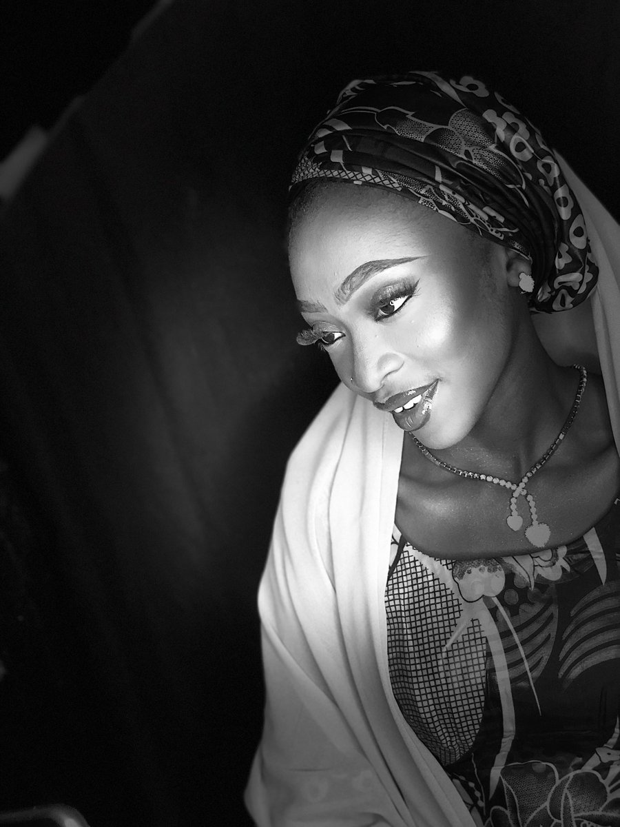 ___Aishatoo's tweet image. In frame: @__Khoobsurat 
MUA: @YaqubUmmu 
Photographed by: @___Aishatoo 
Location: Sulaiman hall 
Dear Abusites retweet and come for your makeup 💄 
I promise to give you good pictures ☺️
#zeroEdit❌
#PhonePhotography
