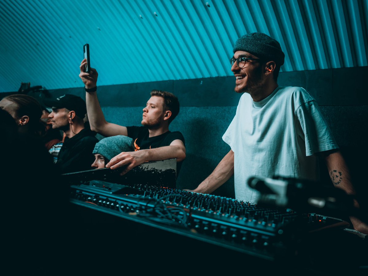 andybazebd's tweet photo. UKHC
London,
February 2023

Respect to everyone doing whatever they do.

Sony A7iv - 20mm

#ukhc
#concertphotography 
#lowlightphotography 
#gigphotography
#liveshots 
#gigphotographer
#sonyshooter
#sonyalpha
#musicphotographer
#enginerooms
#london
#uk 
#musicphotography https://t.co/CgP3xeJlB3