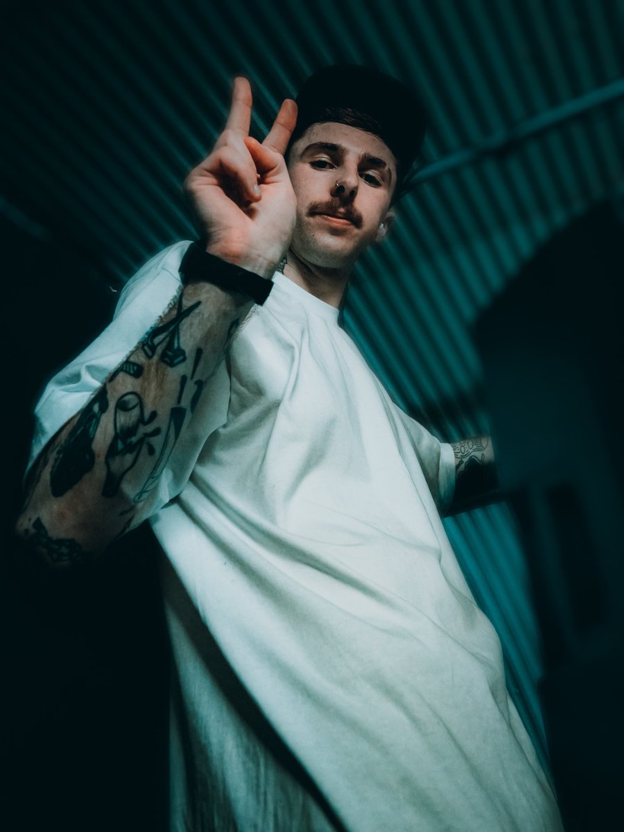 andybazebd's tweet photo. UKHC
London,
February 2023

Respect to everyone doing whatever they do.

Sony A7iv - 20mm

#ukhc
#concertphotography 
#lowlightphotography 
#gigphotography
#liveshots 
#gigphotographer
#sonyshooter
#sonyalpha
#musicphotographer
#enginerooms
#london
#uk 
#musicphotography https://t.co/CgP3xeJlB3