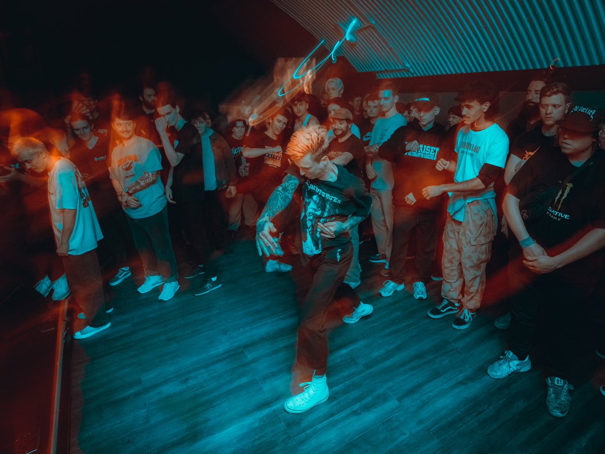 andybazebd's tweet photo. UKHC
London,
February 2023

Respect to everyone doing whatever they do.

Sony A7iv - 20mm

#ukhc
#concertphotography 
#lowlightphotography 
#gigphotography
#liveshots 
#gigphotographer
#sonyshooter
#sonyalpha
#musicphotographer
#enginerooms
#london
#uk 
#musicphotography https://t.co/CgP3xeJlB3