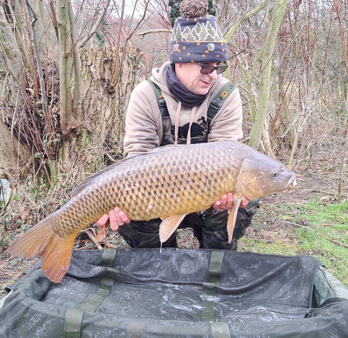 andy_the_angler's tweet photo. #bloody #freezing #northwind but we're #offthemark #fishing #angling #mozzytackle @MozzyCarp #carping #commoncarp #madbaits @madbaits https://t.co/7Dmj7p8eoe