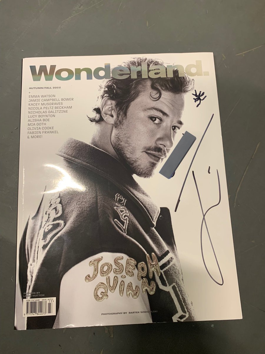 pocketpyo's tweet photo. I ASKED HIM TO DRAW A BAT AND HE DREW THAT WHAT THE FUCK IS THAT BESTIE https://t.co/y0TBRCz6EN