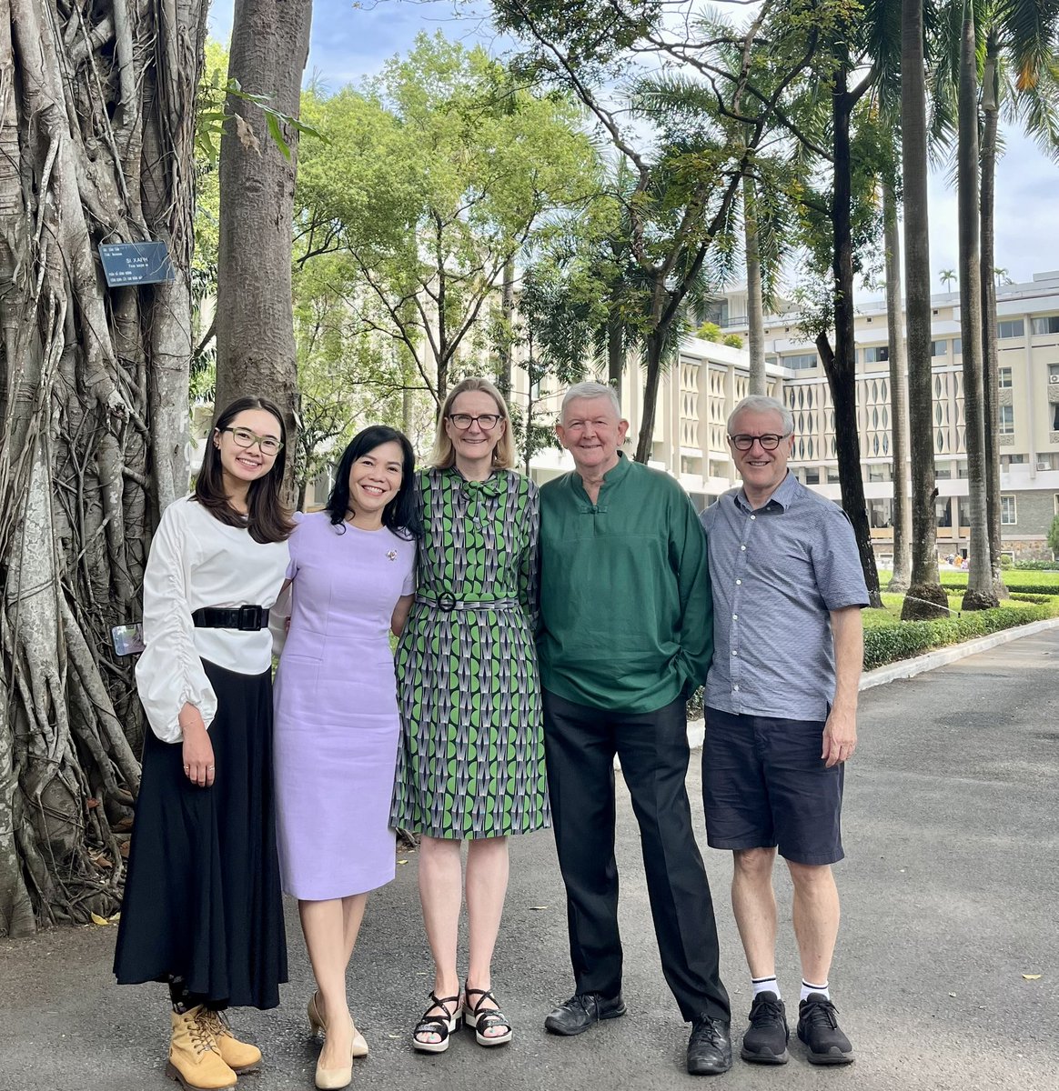 SaigonSarah's tweet photo. I was thrilled to catch up this week with rising star and #deakin uni student, Juliet Bao Ngoc Doling along with Ms Diep who leads HCMC’s most iconic building #reunificationpalace and great local historian Tim Doling. 🇻🇳 students in 🇦🇺 are doing amazing things! #gloriousashes https://t.co/yC9HlFNBH1