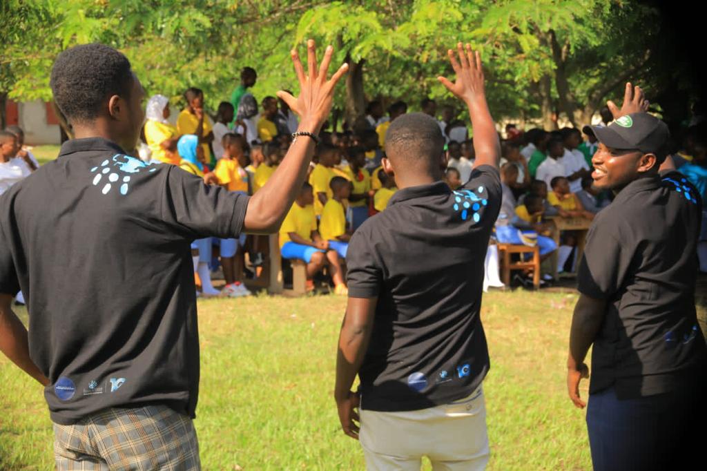 reachahand's tweet photo. Our work in schools is more than just education, it's about positively shaping the lives of young people and building a brighter tomorrow.
Our school engagement activities in Kasese were a success, we interacted with students from Mubuku Valley SS.
#UdecideUG #GetYourMixOut https://t.co/UvTfakXOy9