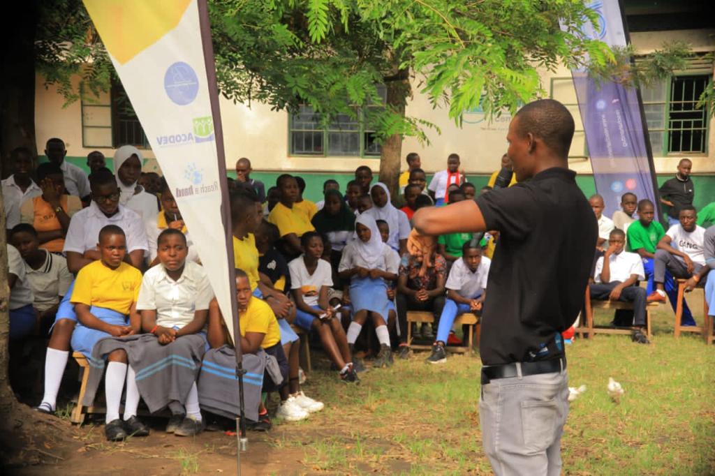 reachahand's tweet photo. Our work in schools is more than just education, it's about positively shaping the lives of young people and building a brighter tomorrow.
Our school engagement activities in Kasese were a success, we interacted with students from Mubuku Valley SS.
#UdecideUG #GetYourMixOut https://t.co/UvTfakXOy9