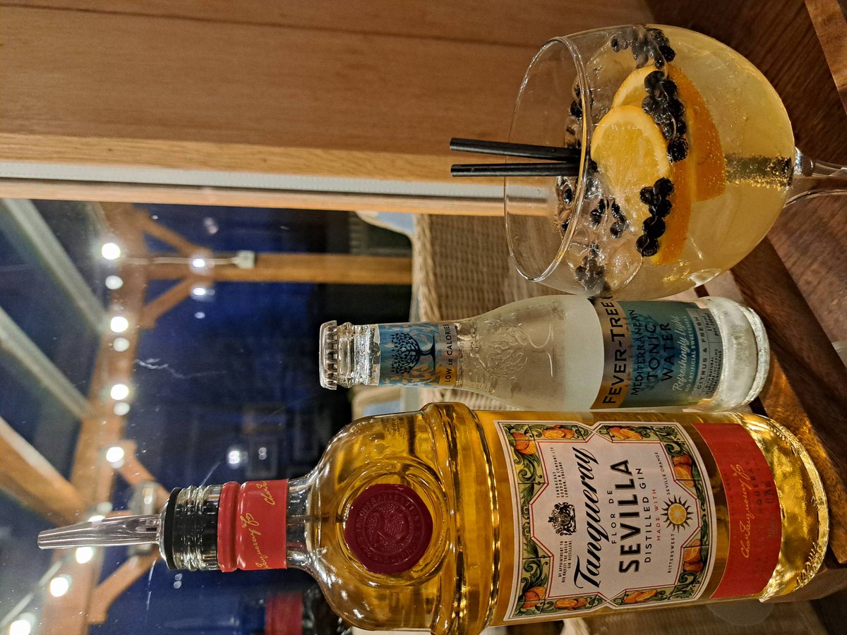 🍸 TANQUERAY ORANGE GIN 🍸

Ready to feel like your soaking up the sun on holiday? Try our Tanqueray Orange Gin with a Mediterranean Tonic and sit back and relax. Let the dreaming begin. 

 #gin #gintonic #ginandtonic #orangegin #britishpubs #countrypubs #jwleesbrewery #jwlees