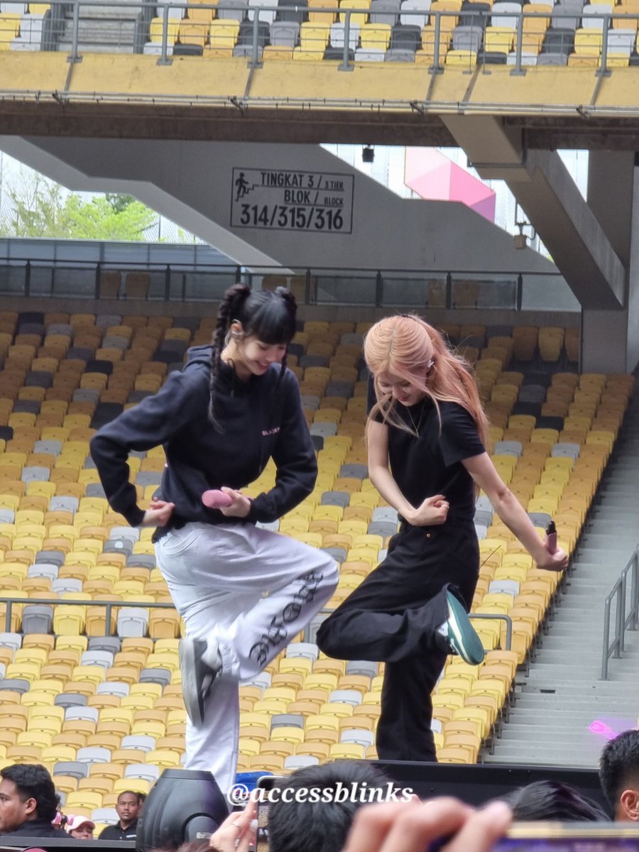 blinks access in Kuala Lumpur on Twitter "Chaelisa dorking around 🥲🥲🥲"