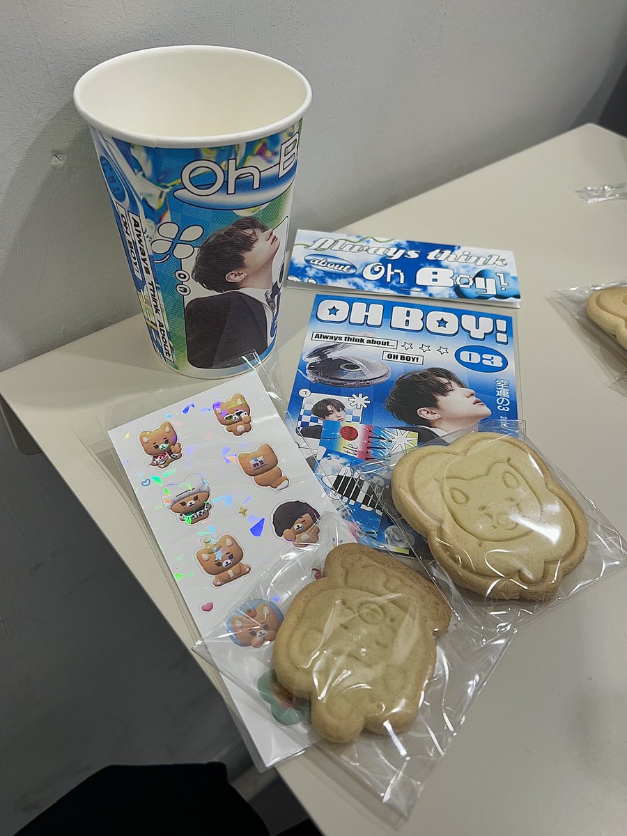 1BINS2's tweet photo. 생일카페가 너무 청량해용💙💙💙
준석이 생일 축하해😻😻😻
#Always_Think_About_OHBOY https://t.co/389pJTfleq