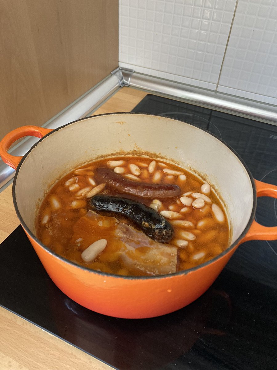 Este año sí lo celebro… #fabadaday <a href="/RutadelaFabada/">RutadelaFabada</a> Lo mejor de la fabada es que, con buena faba y buen compango, no hay que añadir nada más