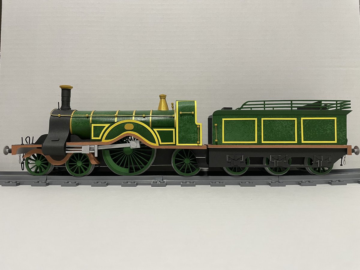 エミリー☺︎ 八田エミリ | 公園でアイス、1番最高☺️ダイエットだけど食べちゃった