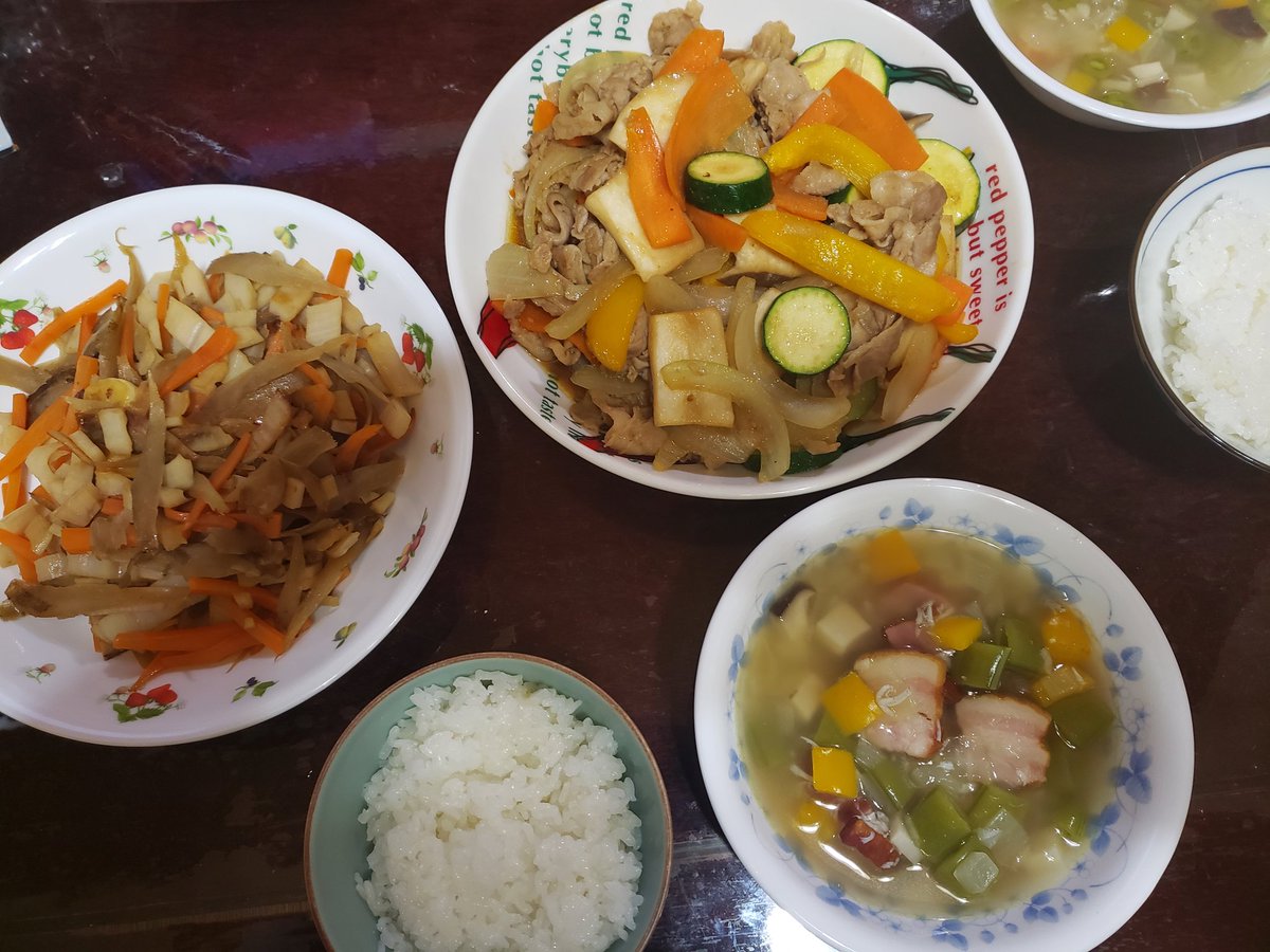 Ayato_Shigure's tweet photo. 本日は久しぶりに夕食の調理を担当致しました。かろうじて可食物は作れるのですがもっと上達しなくては…。 https://t.co/R7jBjkw5BM