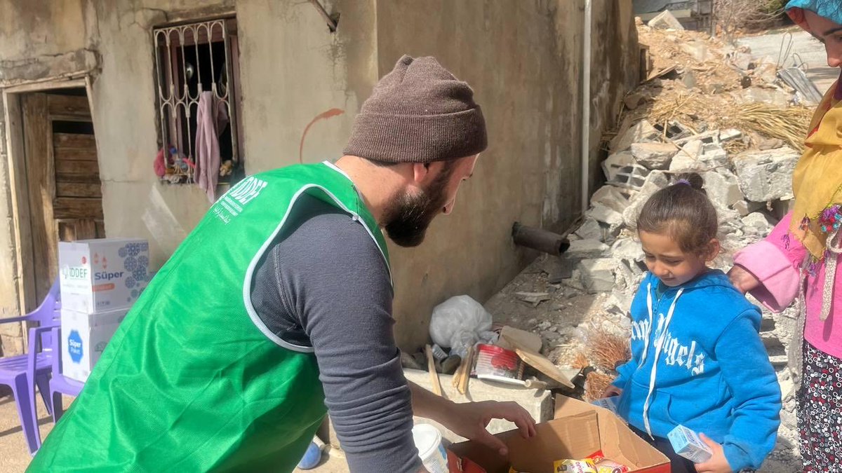 İDDEF, Adıyaman’ın kırsal bölgelerinde depremzede vatandaşlarımızın yardımlarını ulaştırmaya ve yaralarını sarmaya devam ediyor.

Türkiye Tek Yürek