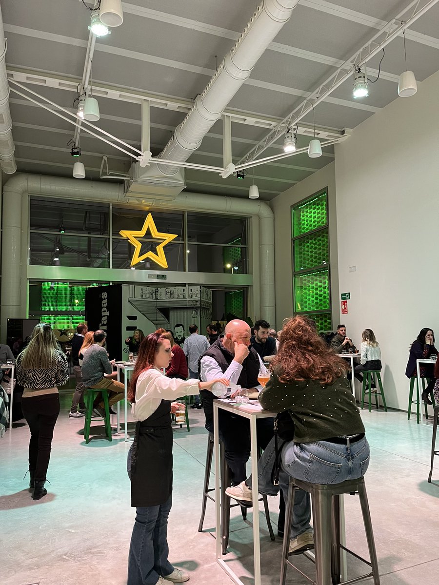 Ayer disfrutamos de la segunda cita de ‘Sala de Tapas’ de la mano del restaurante de Yecla, Estirpe. 

Una oportunidad única para conocer la deliciosa propuesta gastronómica del chef Juan Azorín y su jefa de sala, Ana Sánchez.

⭐️ En la Sala de Catas de <a href="/estrellalevante/">Estrella de Levante</a>