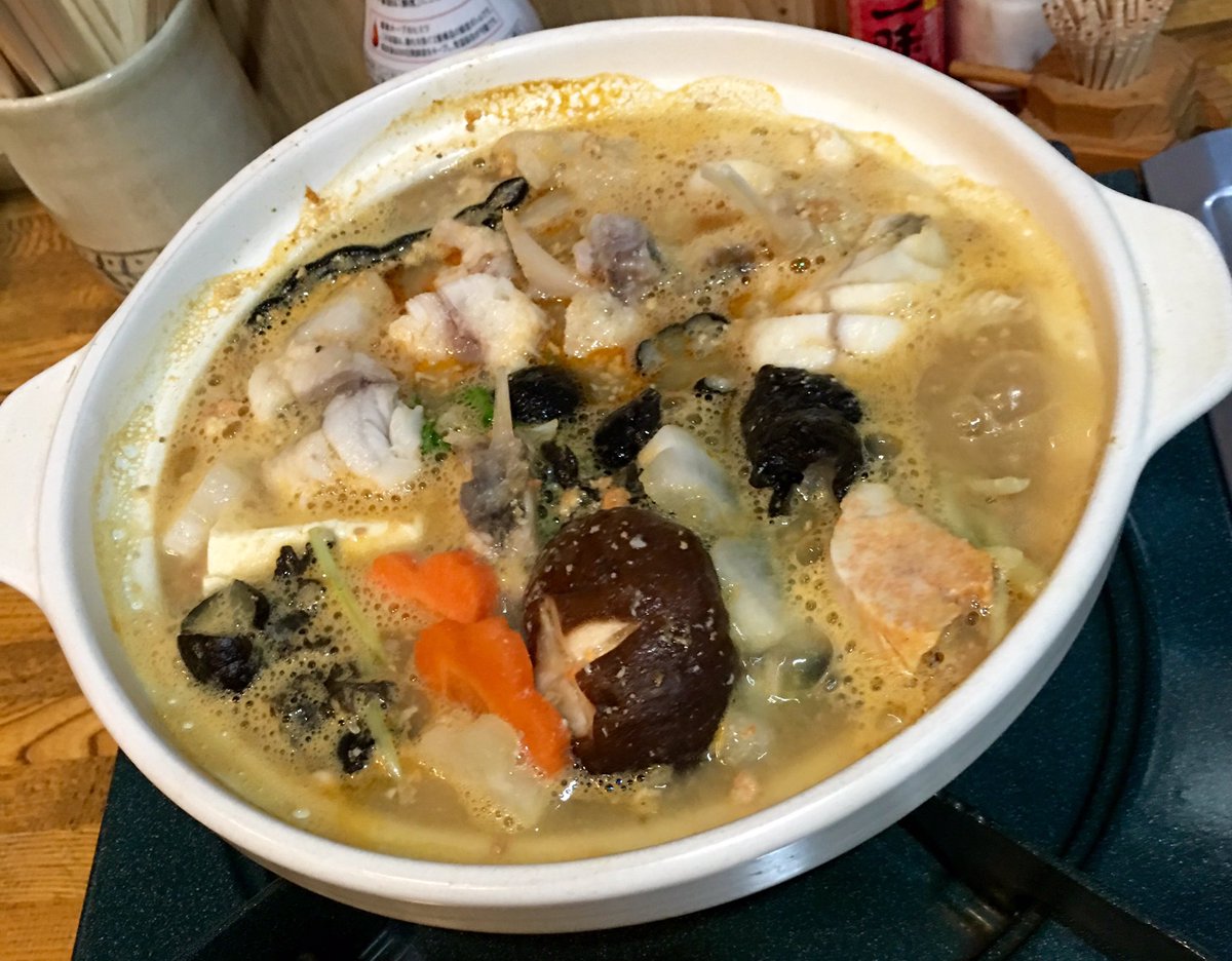 SLsanTEAM1023's tweet photo. あんこうどぶ汁鍋と供酢とお刺身、日本酒は月の井さんの彦市🍶です。
美味しいです〜😋 https://t.co/E7W4yTt3Lk